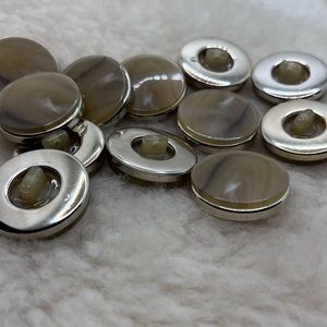 44L (33mm) marble finish button